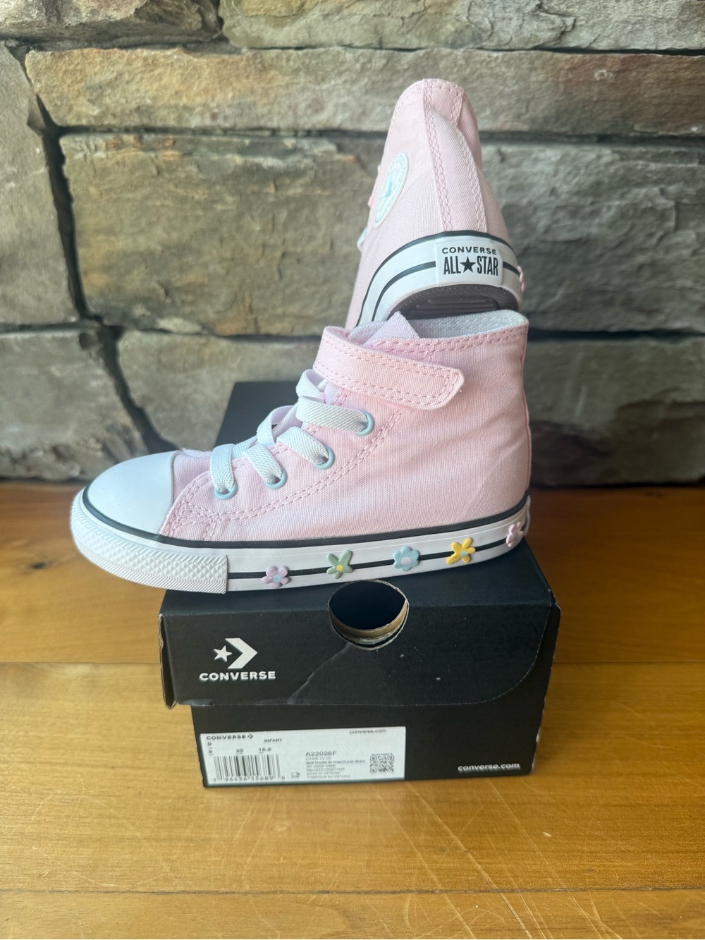 NIB/New Toddler Girls Converse Chuck Taylor Hi Pink/Floral Size 9